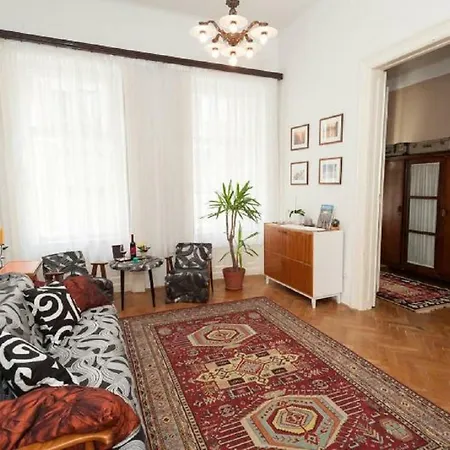 Kiss Center Apartment